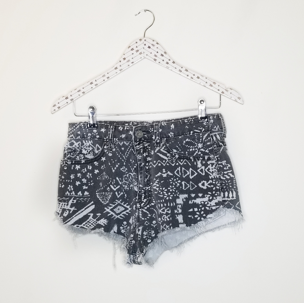 UO X BDG》Gray Aztec Super High-Rise Dolphin Shorts